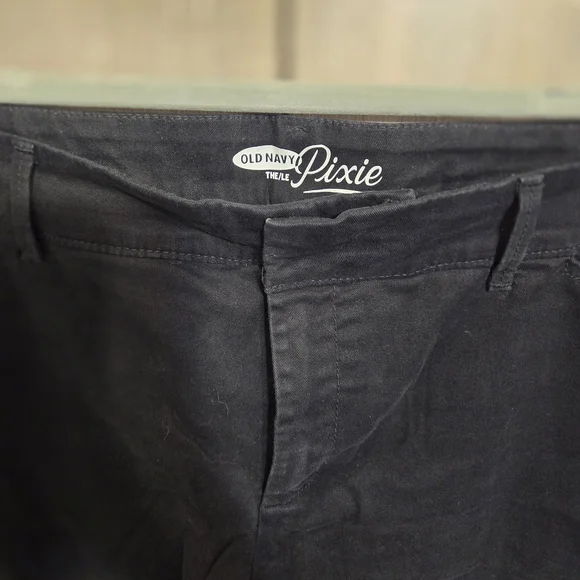Old Navy Pixie Shorts In Black - Picture 3 of 5
